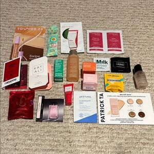 Lot of beauty travel and sample sizes - Amika, Clarins, Laneige, Sulwhasoo